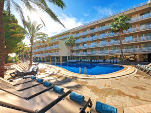 Buche jetzt deinen Traumurlaub im Hotel Occidental Cala Viñas in  ➝ schon ab 794 €!