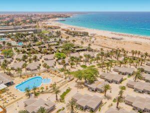 Buche jetzt deinen Traumurlaub im Hotel Oásis Belorizonte in  ➝ schon ab 1033 €!