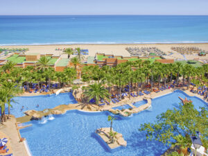 Buche jetzt deinen Traumurlaub im Hotel Playacapricho in  ➝ schon ab 956 €!