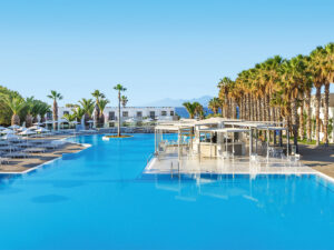 Buche jetzt deinen Traumurlaub im Hotel Porto Bello Beach in  ➝ schon ab 1255 €!