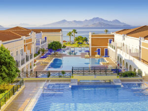 Buche jetzt deinen Traumurlaub im Hotel Porto Bello Royal in  ➝ schon ab 1157 €!