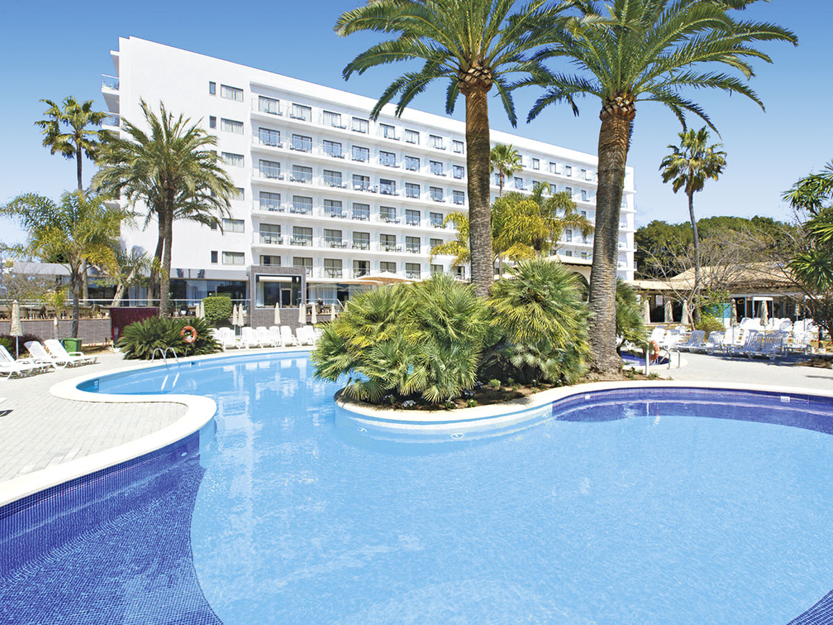 Buche jetzt deinen Traumurlaub im Hotel RIU Bravo in  ➝ schon ab 1024 €!