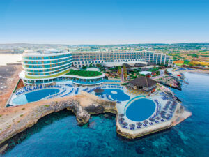 Buche jetzt deinen Traumurlaub im Hotel Ramla Bay in  ➝ schon ab 446 €!