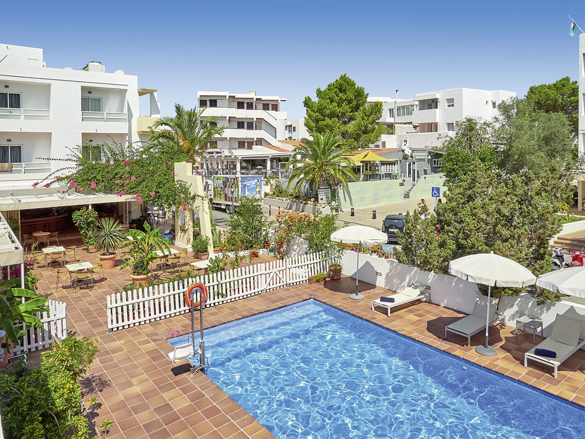 Buche jetzt deinen Traumurlaub im Hotel Roca Plana in  ➝ schon ab 1076 €!