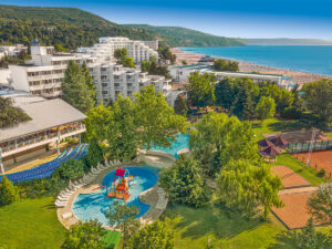 Buche jetzt deinen Traumurlaub im Hotel Sandy Beach in  ➝ schon ab 596 €!