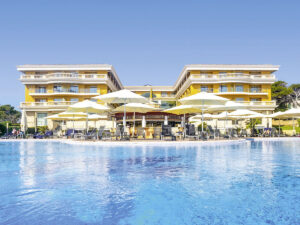 Buche jetzt deinen Traumurlaub im Hotel Sarena de Muro Resort Mallorca by Hyatt in  ➝ schon ab 1159 €!