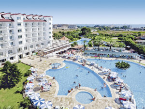 Buche jetzt deinen Traumurlaub im Hotel Serenis in  ➝ schon ab 626 €!