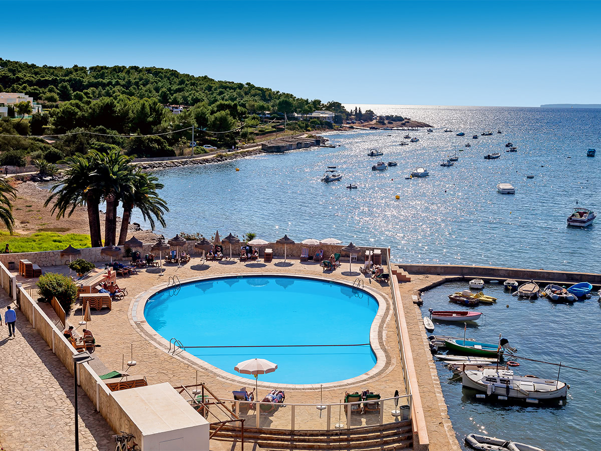 Buche jetzt deinen Traumurlaub im Hotel Simbad in  ➝ schon ab 1142 €!