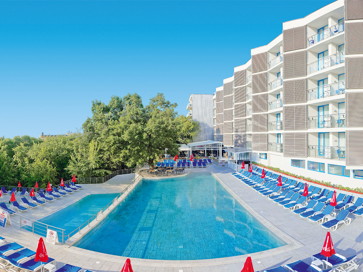 Buche jetzt deinen Traumurlaub im Hotel Slavey in ➝ schon ab 631 €!
