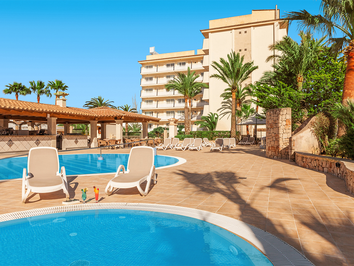 Buche jetzt deinen Traumurlaub im Hotel Smy Vistamar Portocolom in  ➝ schon ab 632 €!