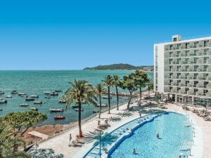 Buche jetzt deinen Traumurlaub im Hotel The Ibiza Twiins in  ➝ schon ab 1159 €!