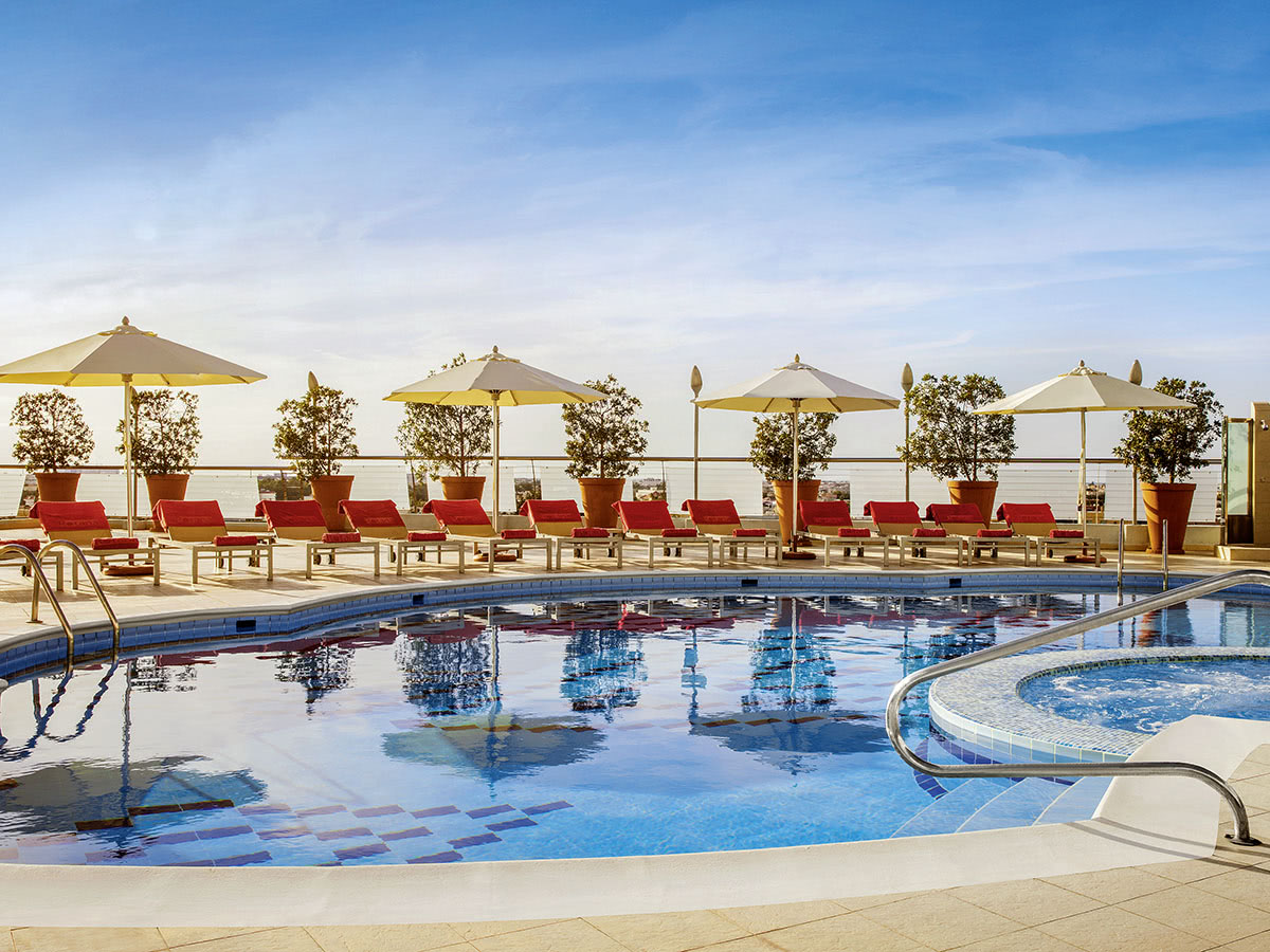 Buche jetzt deinen Traumurlaub im Hotel Towers Rotana in  ➝ schon ab 882 €!