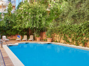 Buche jetzt deinen Traumurlaub im Hotel URH Sitges Playa in  ➝ schon ab 971 €!