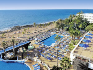 Buche jetzt deinen Traumurlaub im Hotel VIK San Antonio in  ➝ schon ab 855 €!