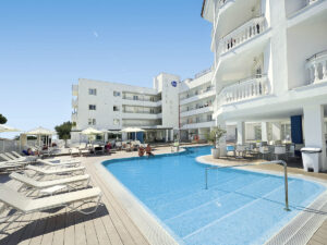 Buche jetzt deinen Traumurlaub im Hotel Welikehotel Triton Beach in  ➝ schon ab 665 €!