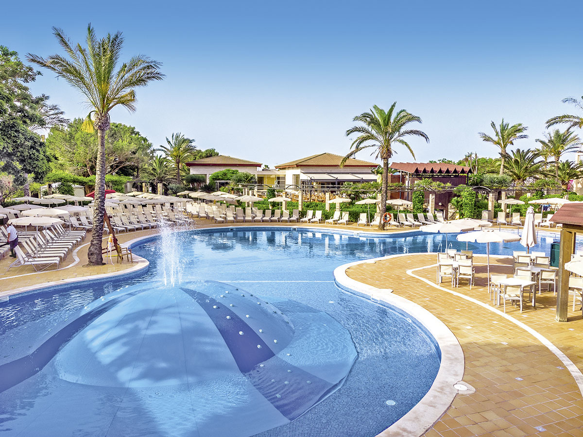 Buche jetzt deinen Traumurlaub im Hotel Zafiro Menorca in  ➝ schon ab 845 €!