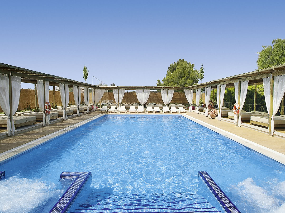 Buche jetzt deinen Traumurlaub im Hotel ZafiroPalmanova in  ➝ schon ab 1074 €!