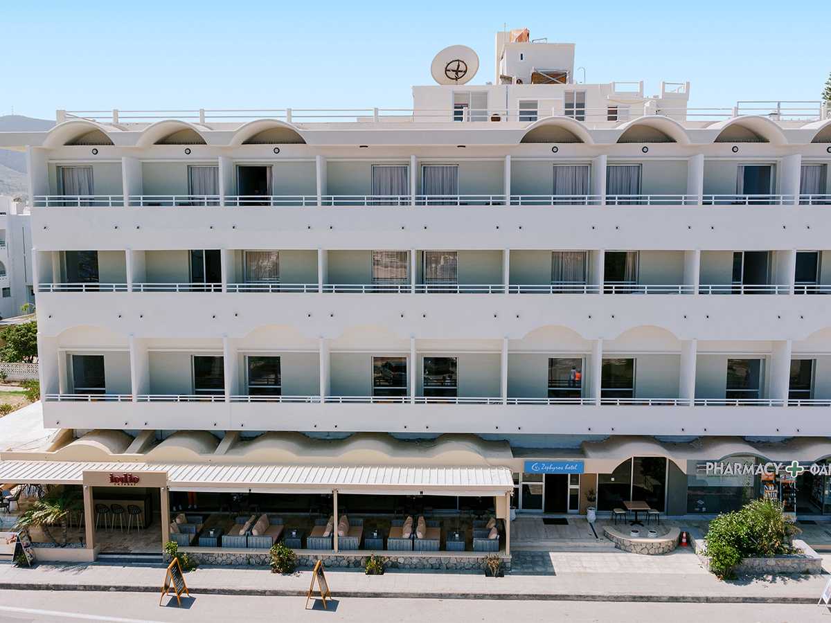 Buche jetzt deinen Traumurlaub im Hotel Zephyros in  ➝ schon ab 592 €!