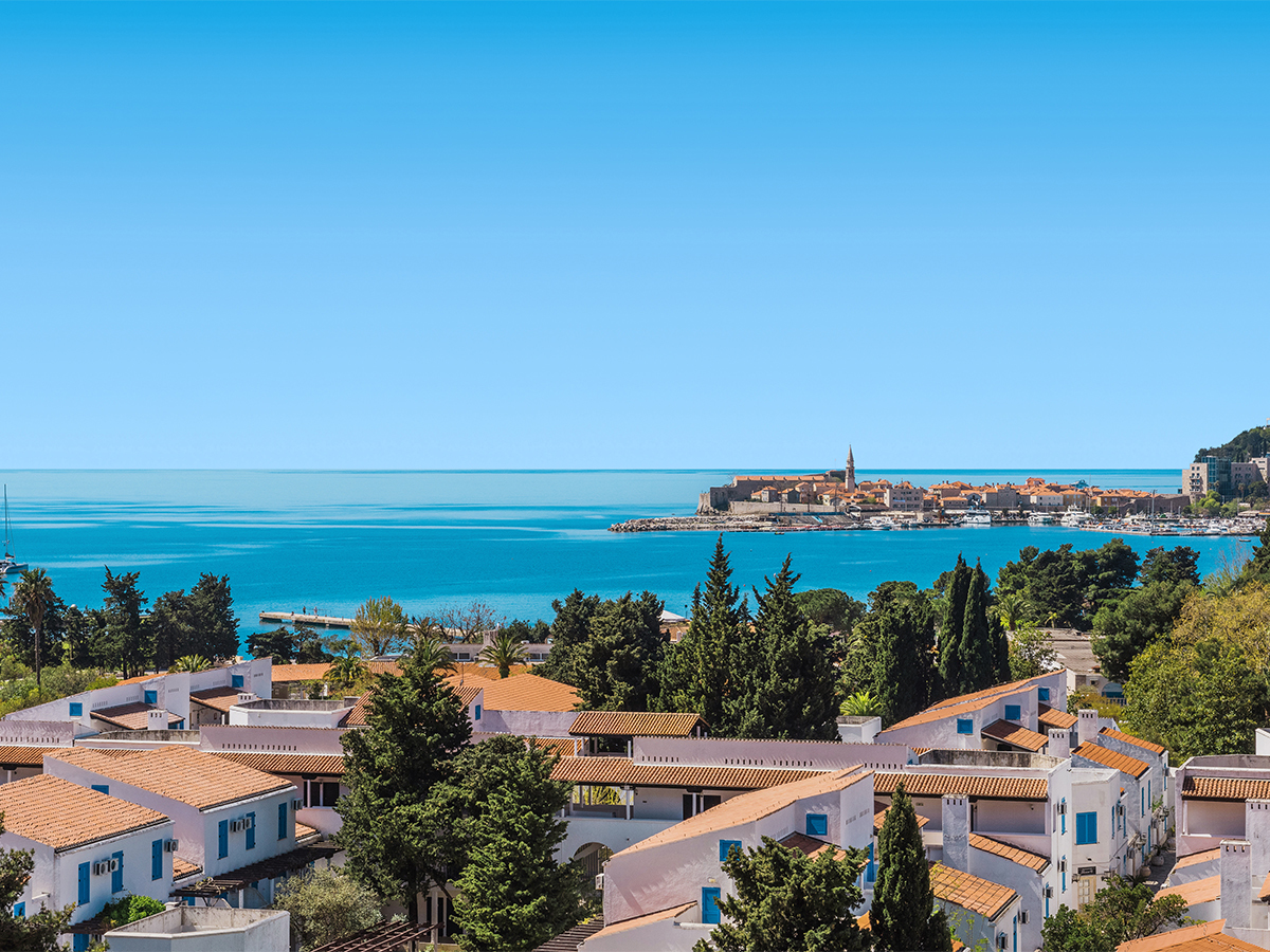 Buche jetzt deinen Traumurlaub im Iberostar Waves Slavija Budva in  ➝ schon ab 998 €!