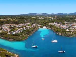 Buche jetzt deinen Traumurlaub im Ikos Porto Petro in  ➝ schon ab 3009 €!