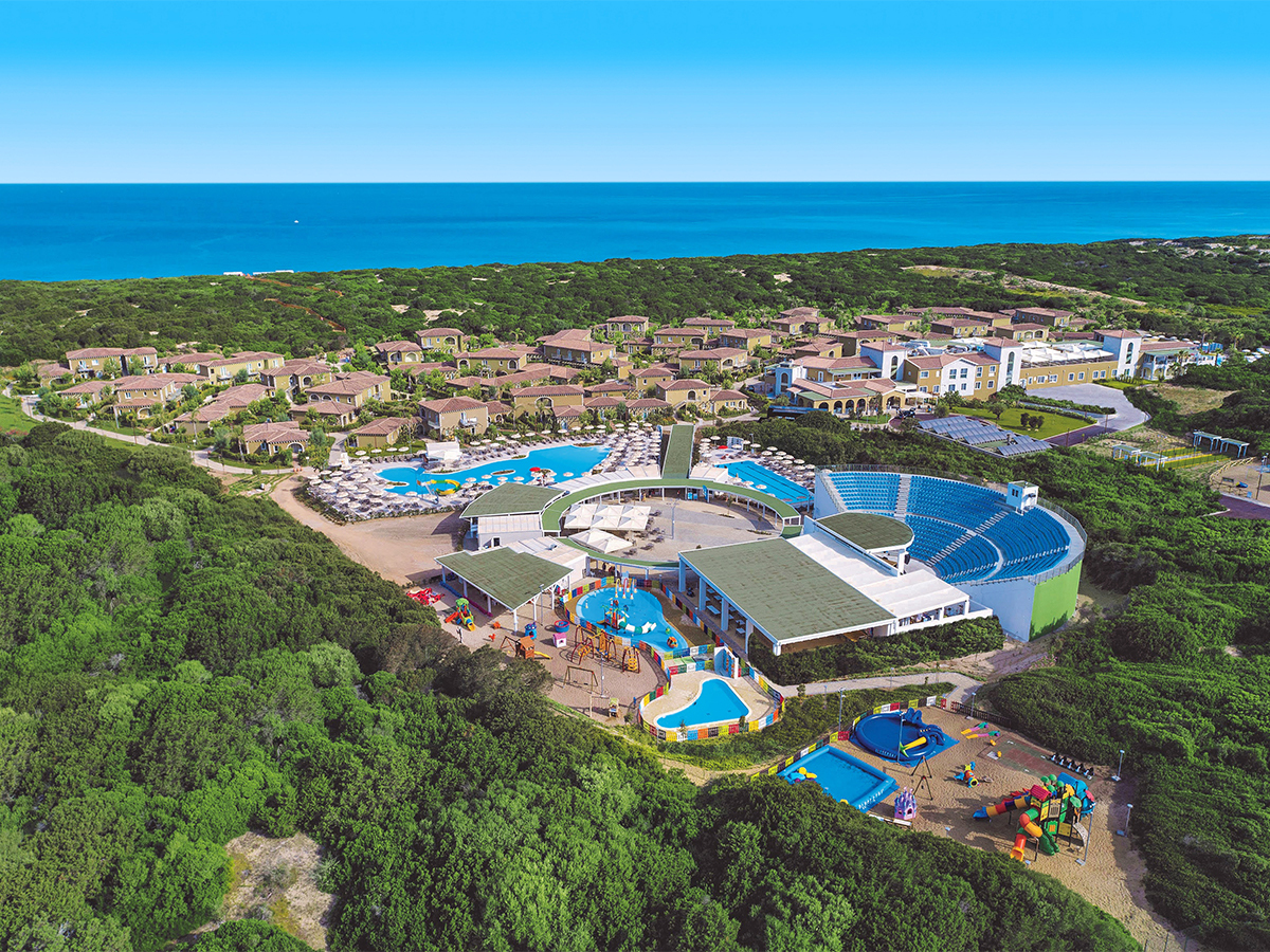 Buche jetzt deinen Traumurlaub im Is Serenas Badesi Resort in  ➝ schon ab 1130 €!