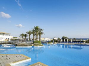 Buche jetzt deinen Traumurlaub im Knossos Royal in  ➝ schon ab 1056 €!