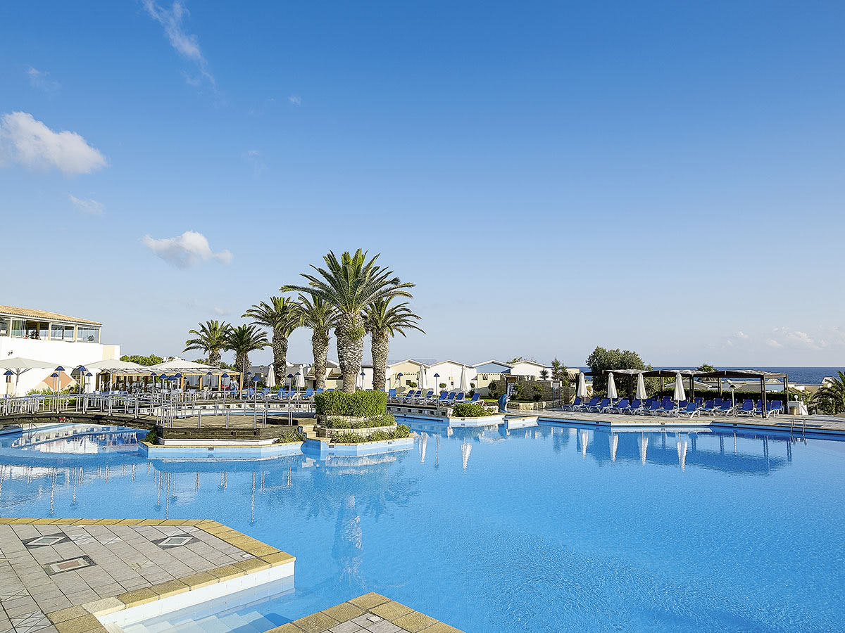 Buche jetzt deinen Traumurlaub im Knossos Royal in  ➝ schon ab 1056 €!