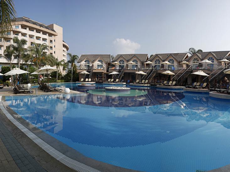 Buche jetzt deinen Traumurlaub im Long Beach Alanya in  ➝ schon ab 912 €!