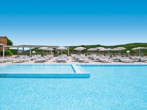 Buche jetzt deinen Traumurlaub im Mangia's Sardinia Resort in  ➝ schon ab 974 €!