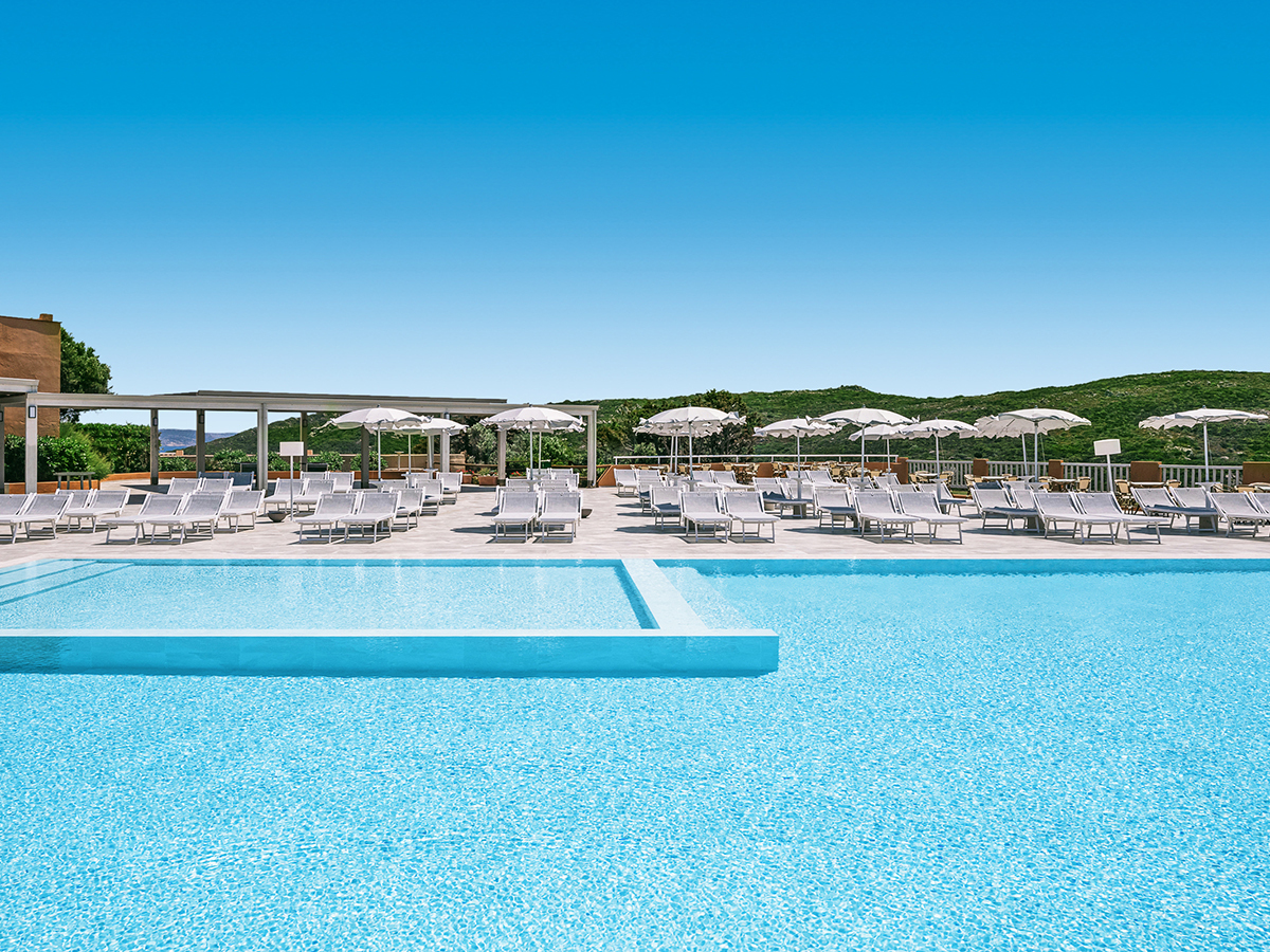 Buche jetzt deinen Traumurlaub im Mangia's Sardinia Resort in  ➝ schon ab 974 €!
