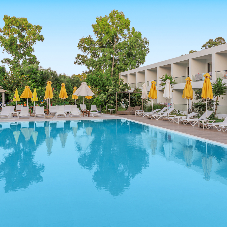 Buche jetzt deinen Traumurlaub im Nasos Hotel & Resort in  ➝ schon ab 617 €!