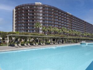 Buche jetzt deinen Traumurlaub im Nirvana Cosmopolitan in  ➝ schon ab 1342 €!