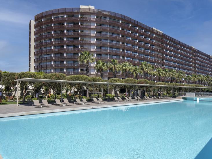 Buche jetzt deinen Traumurlaub im Nirvana Cosmopolitan in  ➝ schon ab 1342 €!