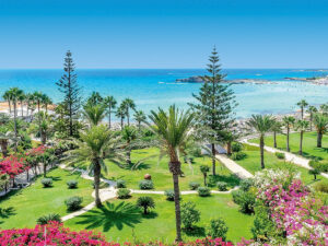 Buche jetzt deinen Traumurlaub im Nissi Beach Resort in  ➝ schon ab 1900 €!