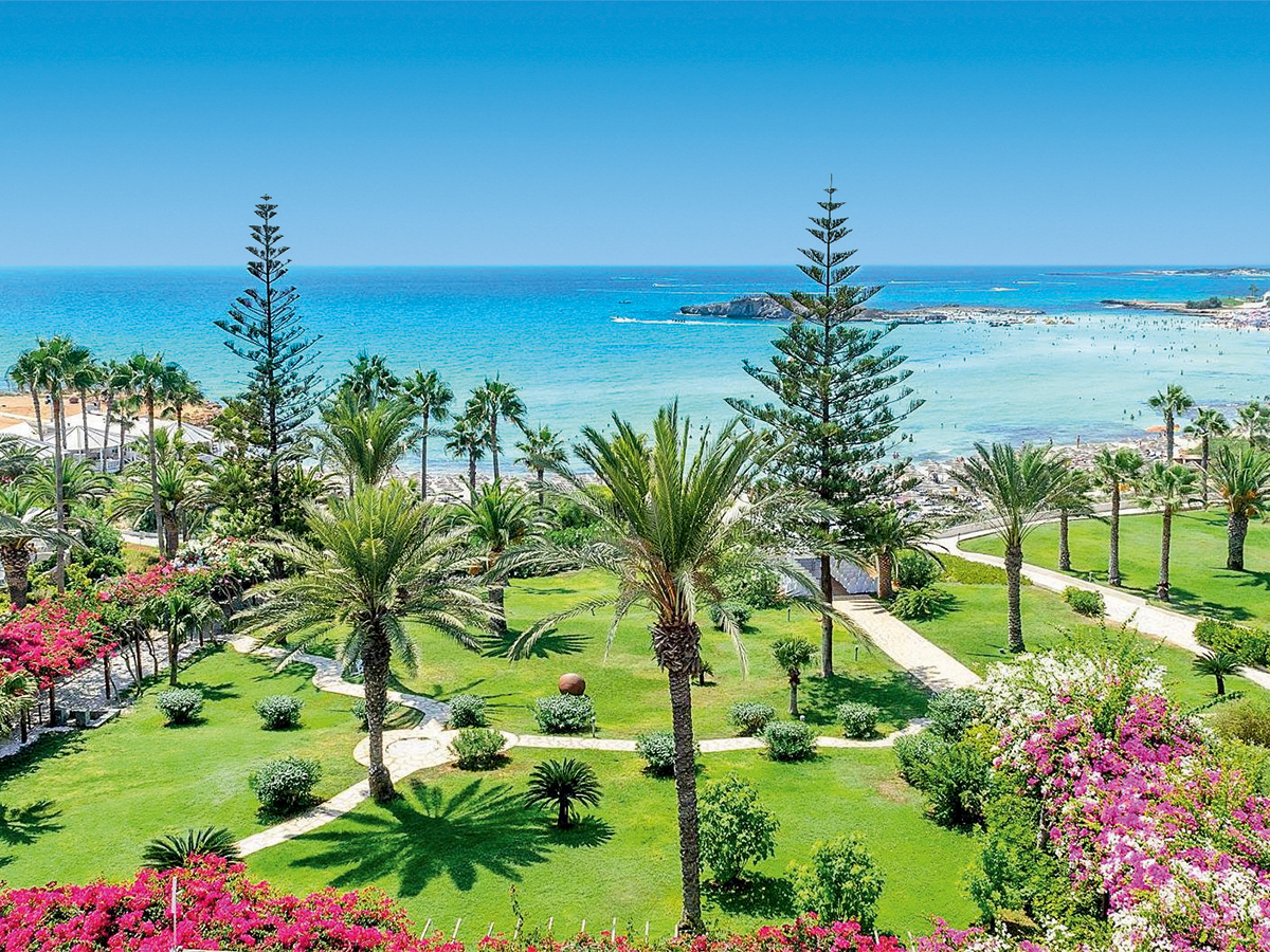 Buche jetzt deinen Traumurlaub im Nissi Beach Resort in  ➝ schon ab 1900 €!