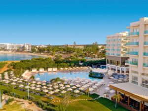 Buche jetzt deinen Traumurlaub im NissiBlu Beach Resort in  ➝ schon ab 1189 €!