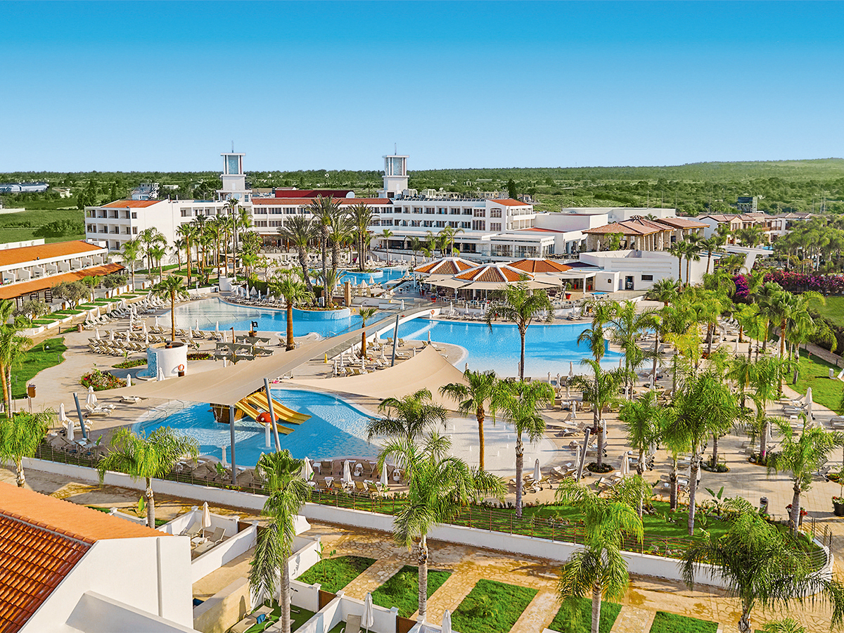 Buche jetzt deinen Traumurlaub im Olympic Lagoon Resort in  ➝ schon ab 1578 €!