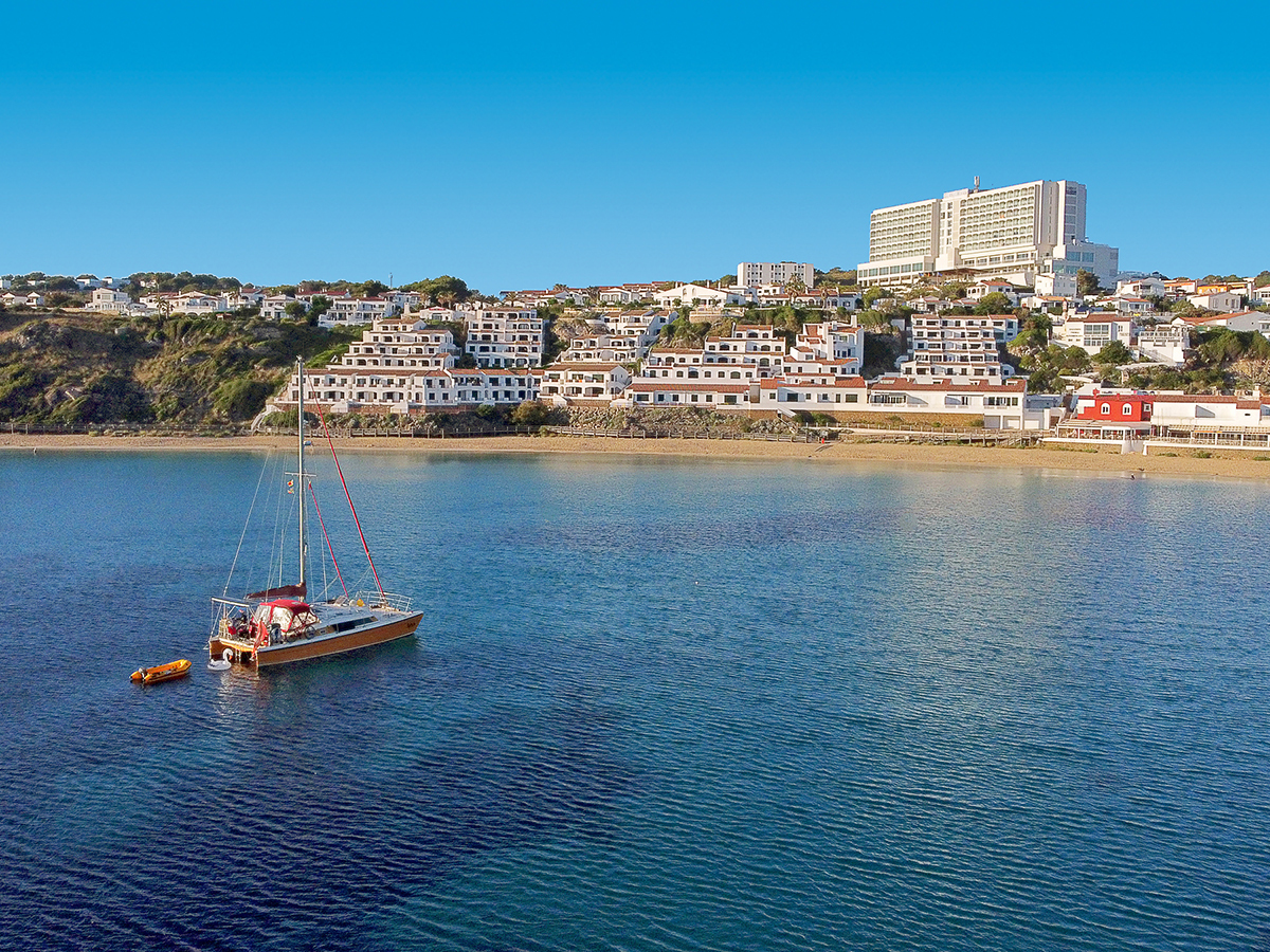 Buche jetzt deinen Traumurlaub im Palladium Hotel Menorca in  ➝ schon ab 1098 €!