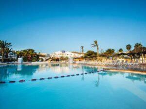 Buche jetzt deinen Traumurlaub im Paradise Island HL in  ➝ schon ab 756 €!