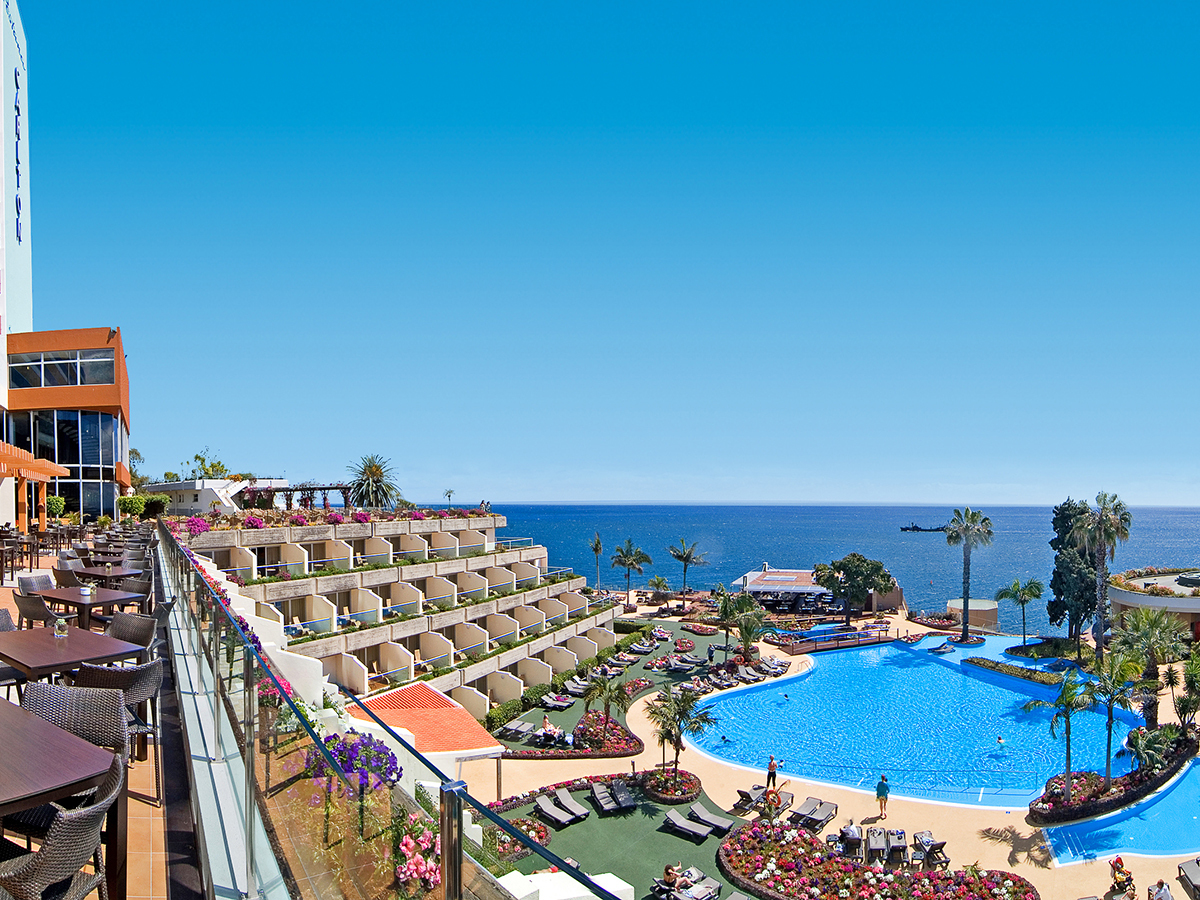 Buche jetzt deinen Traumurlaub im Pestana Carlton Premium Ocean Resort in  ➝ schon ab 1025 €!