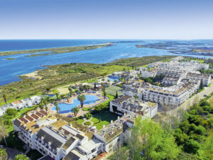 Buche jetzt deinen Traumurlaub im Hotel Golden Club Cabanas in Portugal