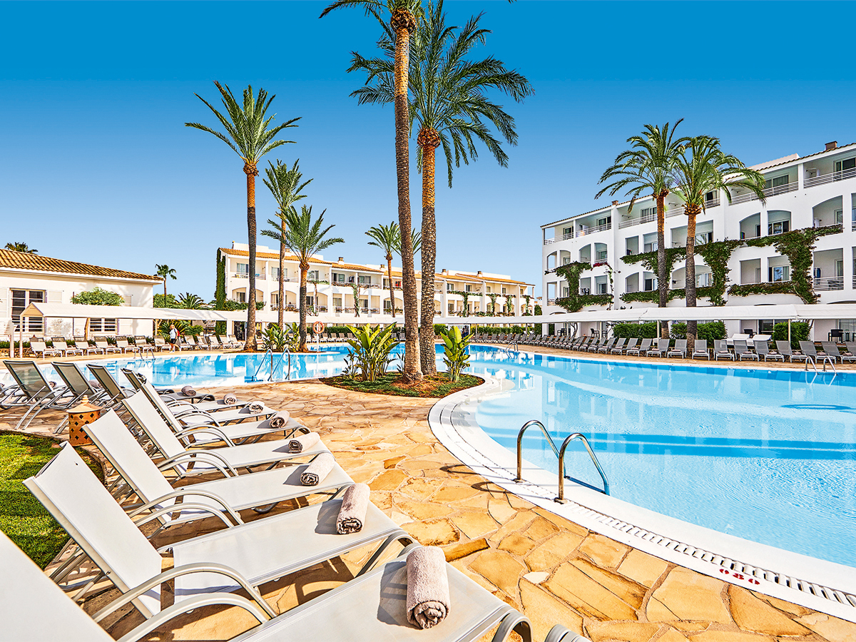 Buche jetzt deinen Traumurlaub im Prinsotel La Caleta in  ➝ schon ab 802 €!