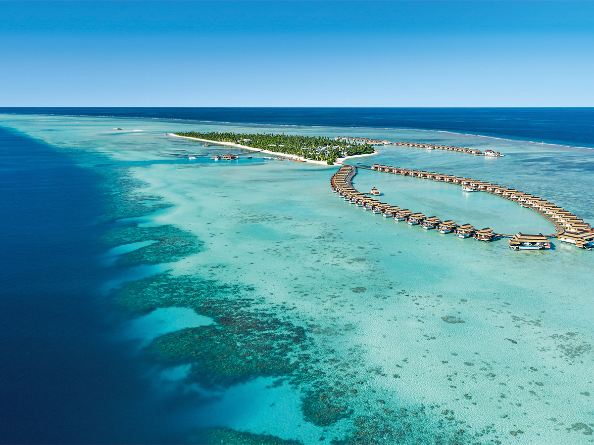 Buche jetzt deinen Traumurlaub im Pullman Maldives Maamutaa in  ➝ schon ab 2985 €!