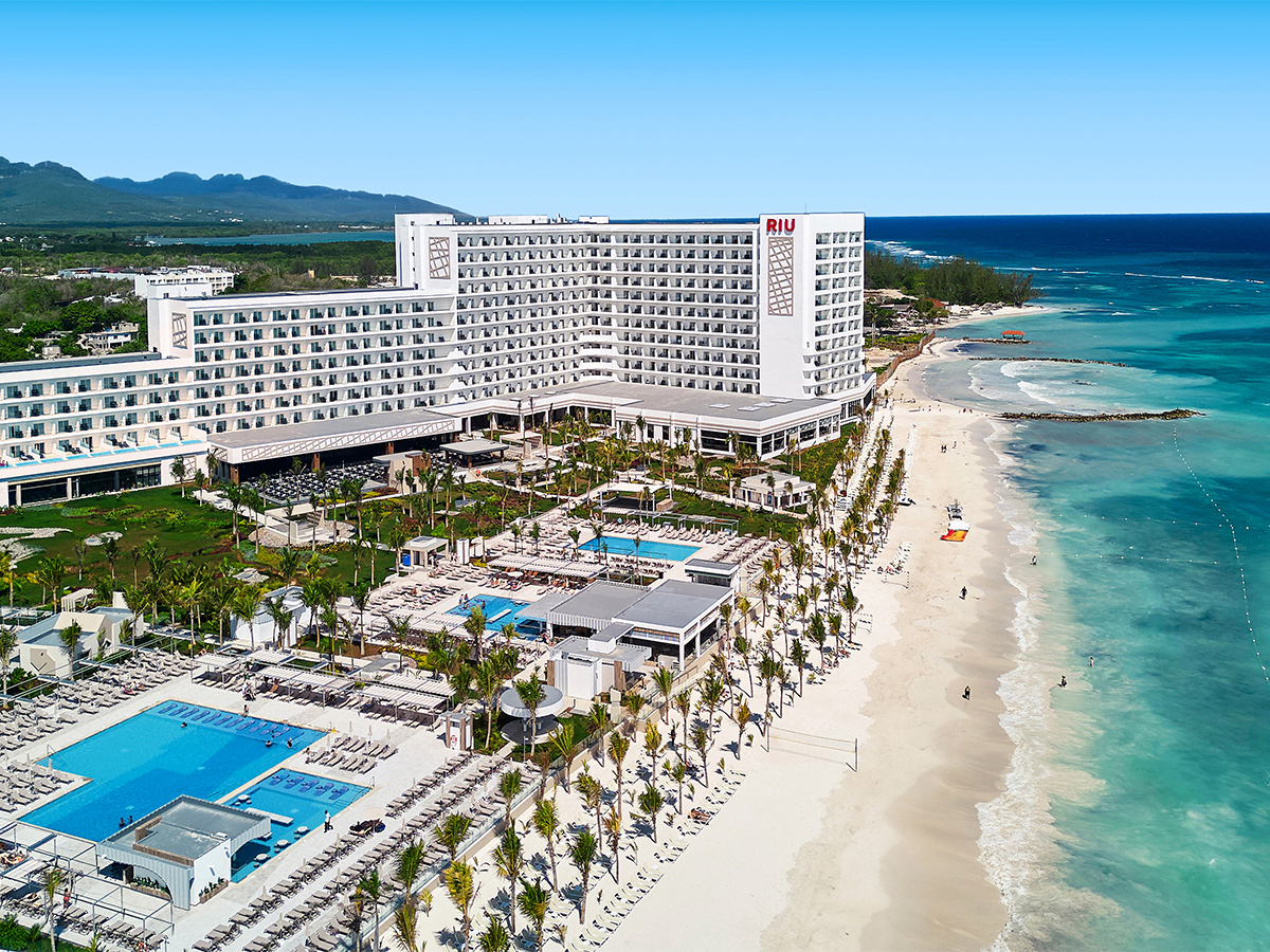 Buche jetzt deinen Traumurlaub im RIU Palace Aquarelle in  ➝ schon ab 2543 €!