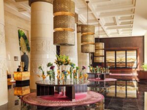 Buche jetzt deinen Traumurlaub im Raffles Dubai Hotel in  ➝ schon ab 1016 €!