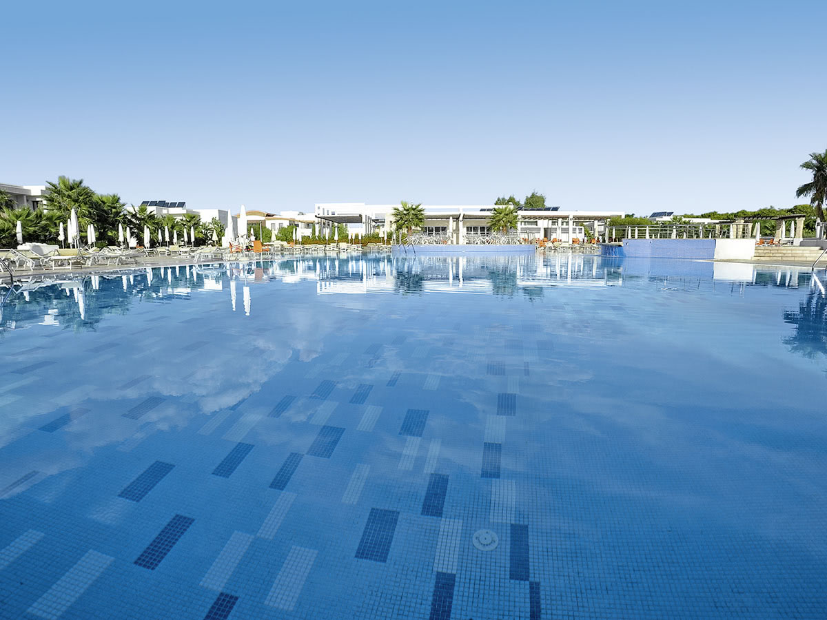 Buche jetzt deinen Traumurlaub im Riva Marina Resort in  ➝ schon ab 752 €!