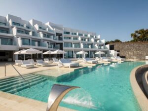 Buche jetzt deinen Traumurlaub im Royal Marina Suites in  ➝ schon ab 1350 €!