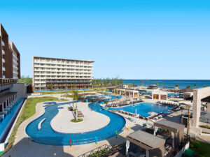 Buche jetzt deinen Traumurlaub im Royalton Blue Waters in  ➝ schon ab 2262 €!