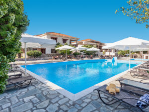 Buche jetzt deinen Traumurlaub im Skopelos Holidays Hotel in  ➝ schon ab 1338 €!