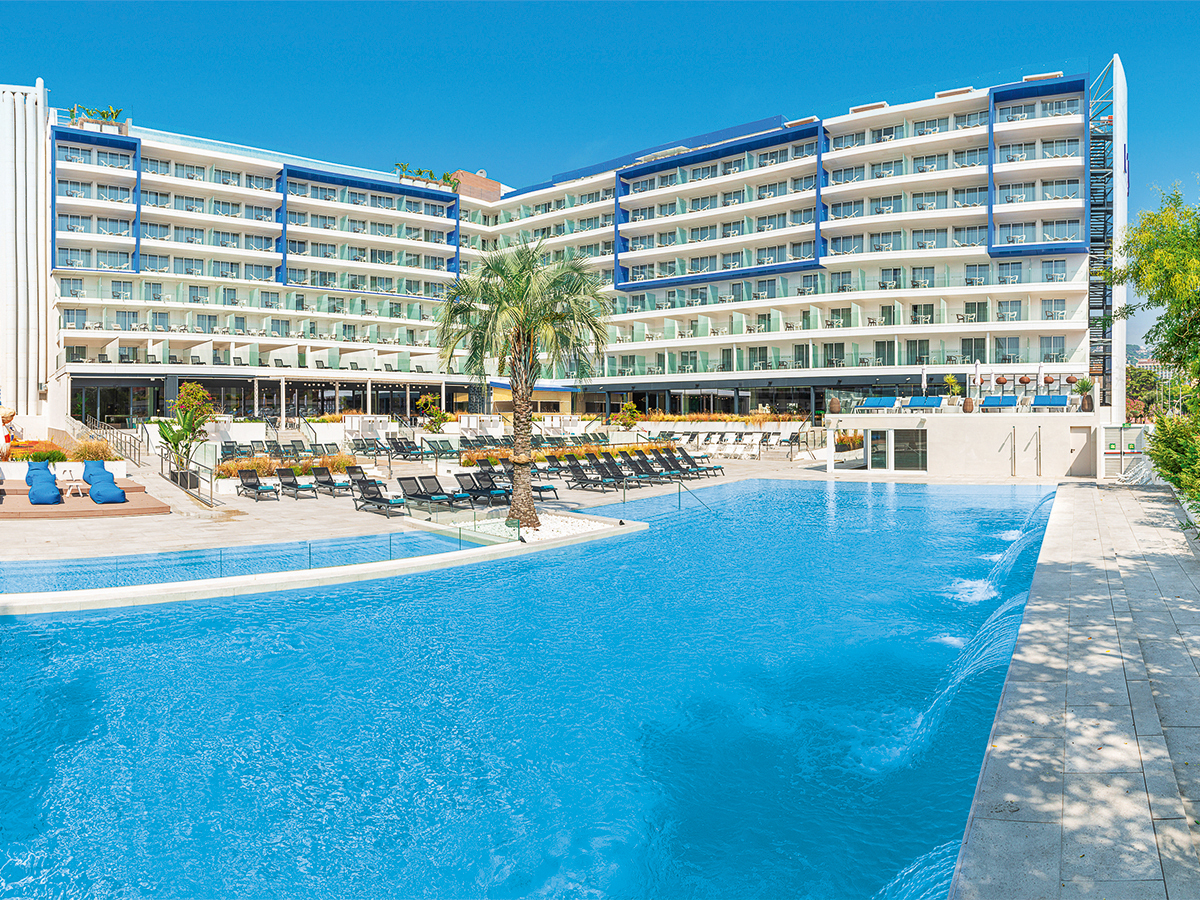 Buche jetzt deinen Traumurlaub im L´Azure Hotel in Spanien